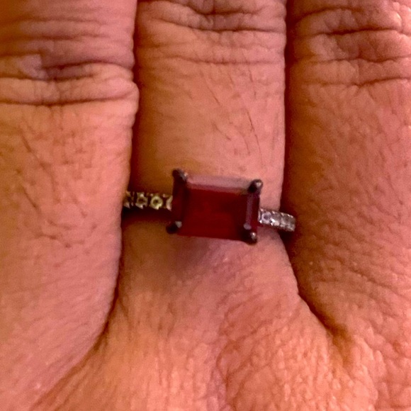 Beautiful 925 stamped natural garnet sterling silver ring - Picture 2 of 6